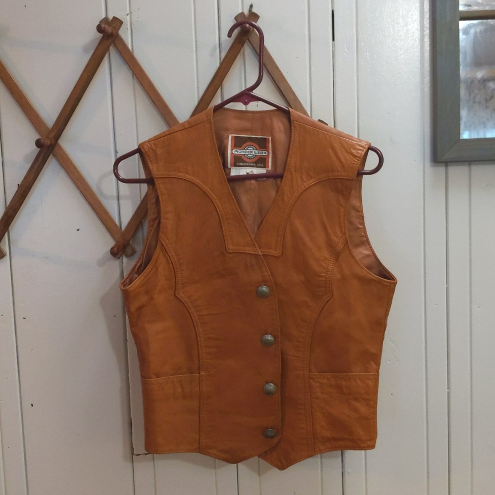 Pioneer Wear sz 38 leather camel color.